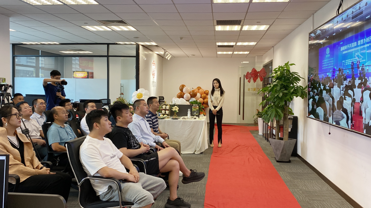 同心同行 共创未来——冰雪容成立1周年暨小程序商城上线(图1)